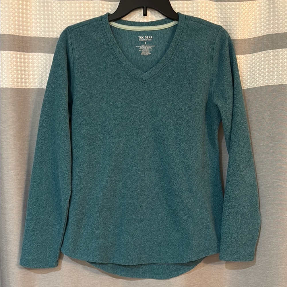Women’s Tek Gear Small V Neck Essential Gear